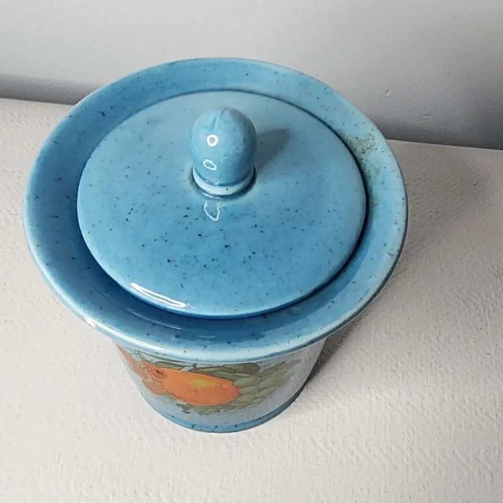 Vtg Hyalyn 914 USA Pottery w/ Orange Grapes Design Cookie jar/ Canister 5 3/4in